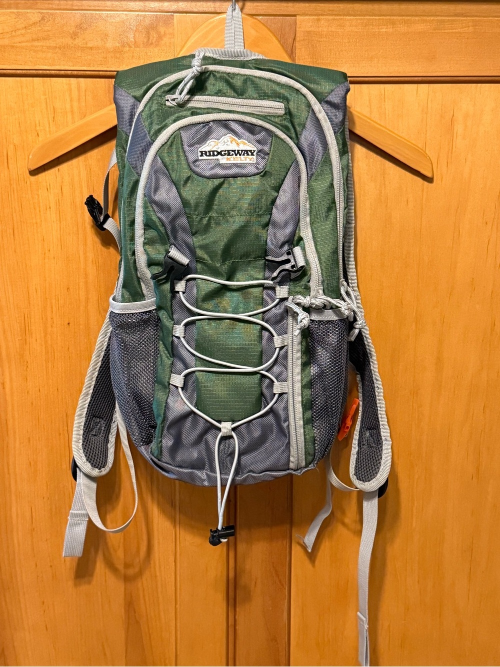 Green & Gray Men's Daypack Backpack Hiking Trails Ridgeway Kelty Ultras Running